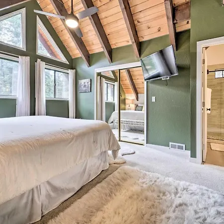 Updated Truckee Home With Large Deck And Gas Grill!